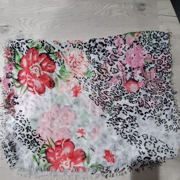 Women Lightweight Print Floral Pattern Scarf - Picture 4 of 4